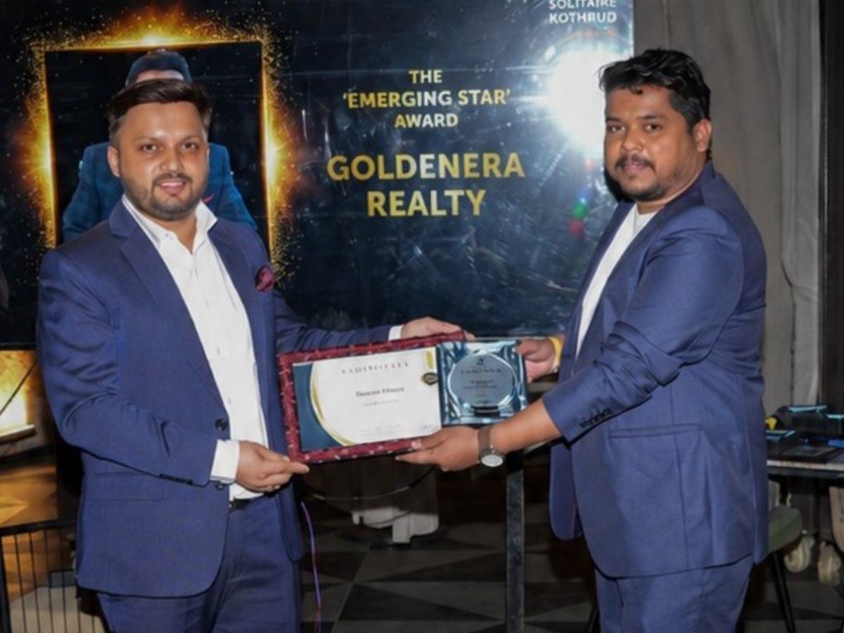 Goldenera Realty receiving the Emerging Star award at Solitaire Kothrud Sundowner 2026